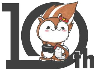 10年記念のロゴマークで、バレーボールを持っているあいりすのイラスト