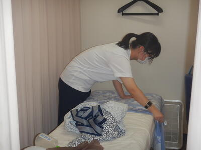 施術後のベッドメイキング